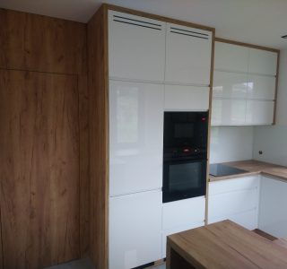Kuchnia Dąb Craft Złoty K003 plus Biały połysk